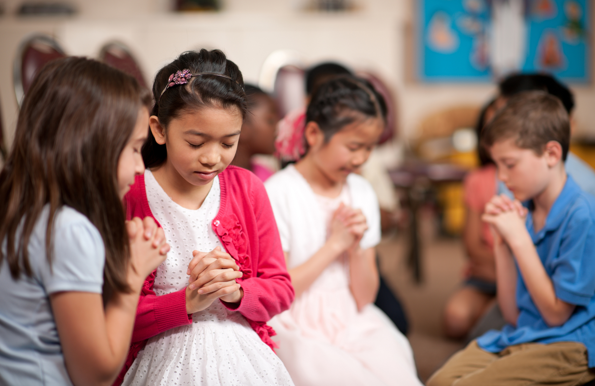 Children praying together